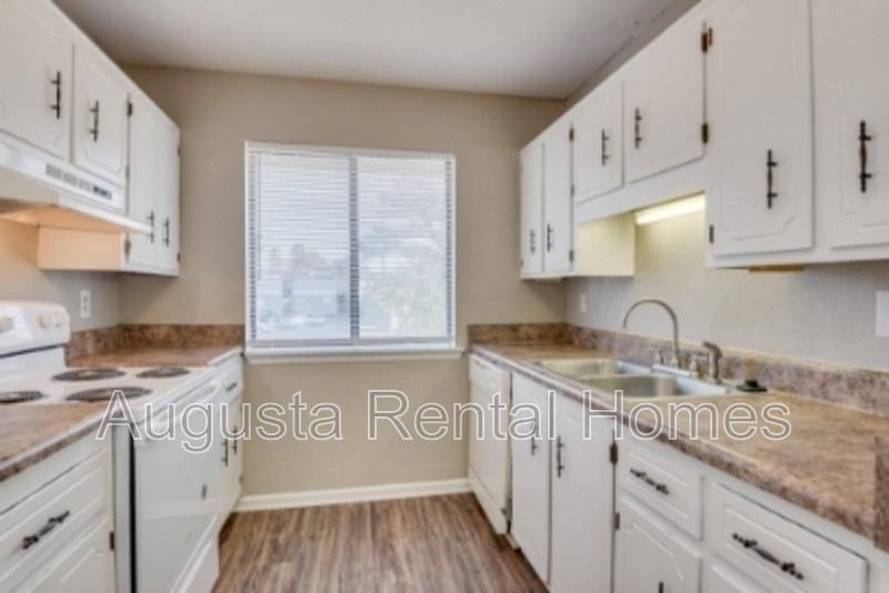 2449 Jennings Rd Apt C - Photo 7 of 21