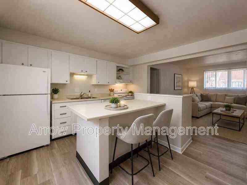 1446 S 20th St - Photo 2 of 8