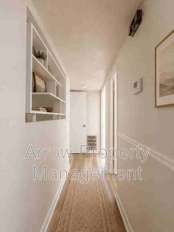 1446 S 20th St - Photo 3 of 8