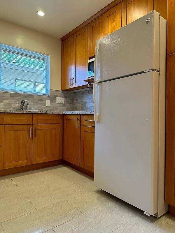 214 Waverley St #5 - Photo 4 of 9