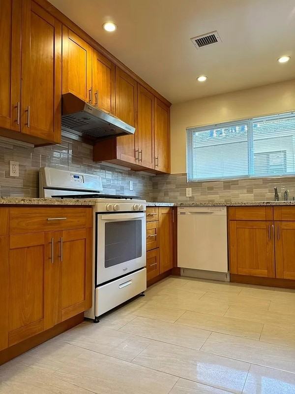 214 Waverley St #5 - Photo 5 of 9