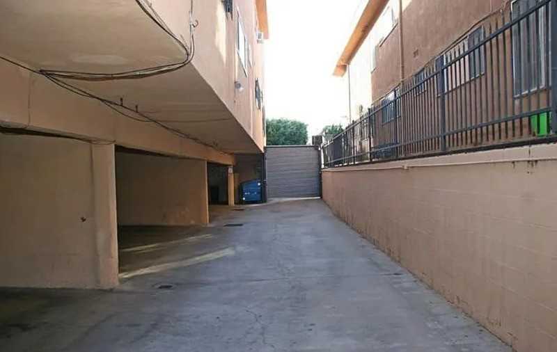 114 N Eucalyptus Ave #5 - Photo 2 of 13