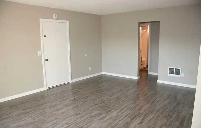 114 N Eucalyptus Ave #5 - Photo 4 of 13