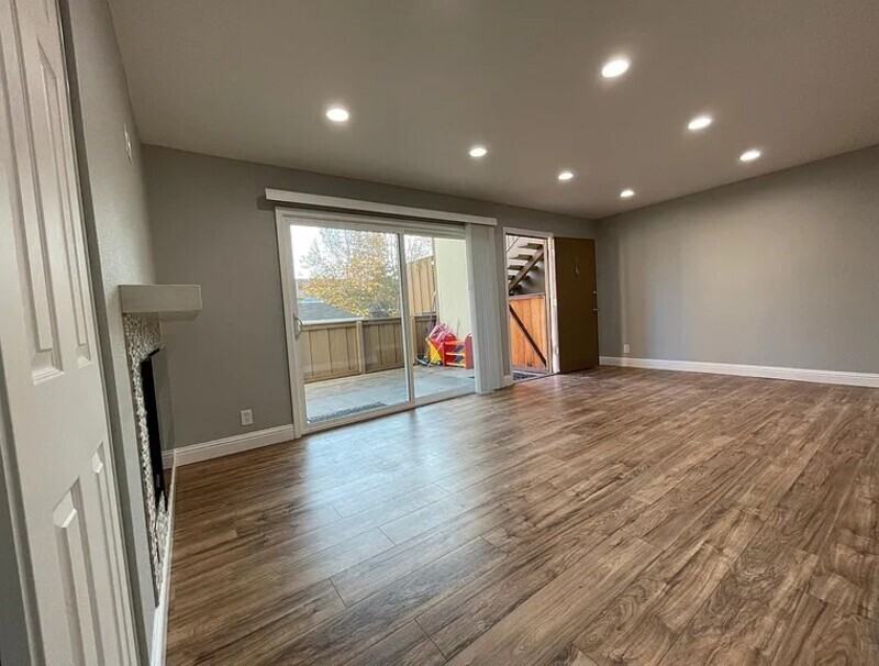 410 Auburn Way #7 - Photo 5 of 16