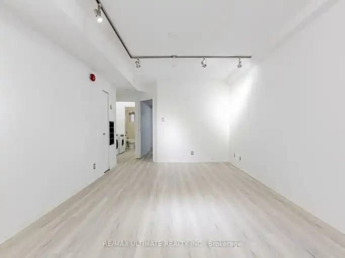 996 Queen St E #4 - Photo 7 of 11