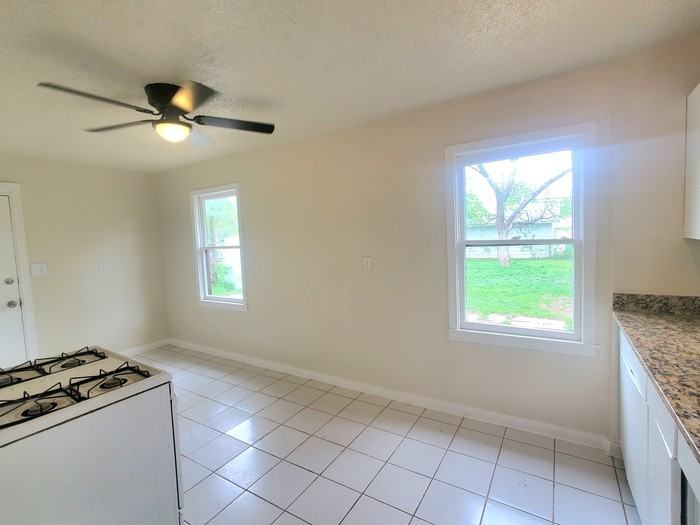 1232 Cameron St - Photo 4 of 7