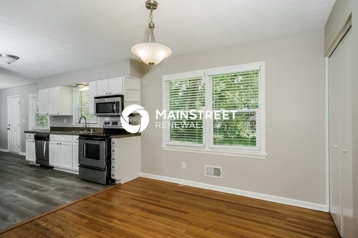9909 Lakewood Dr - Photo 5 of 17