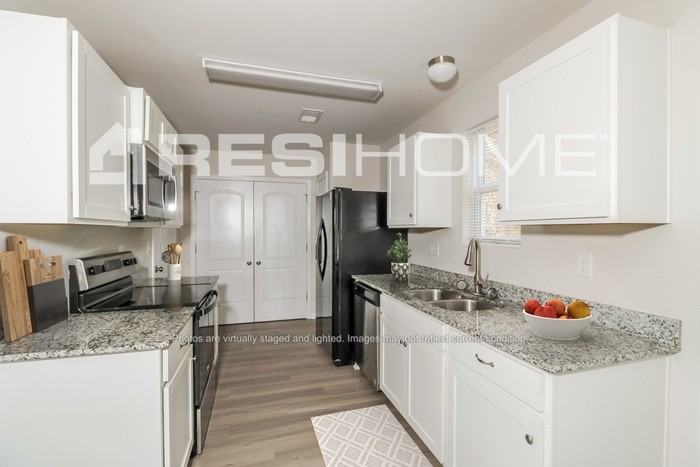 194 Queens Cir - Photo 2 of 17