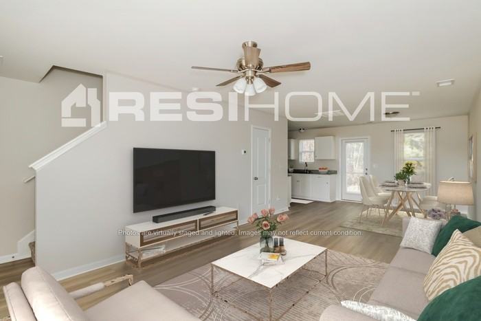 194 Queens Cir - Photo 3 of 17
