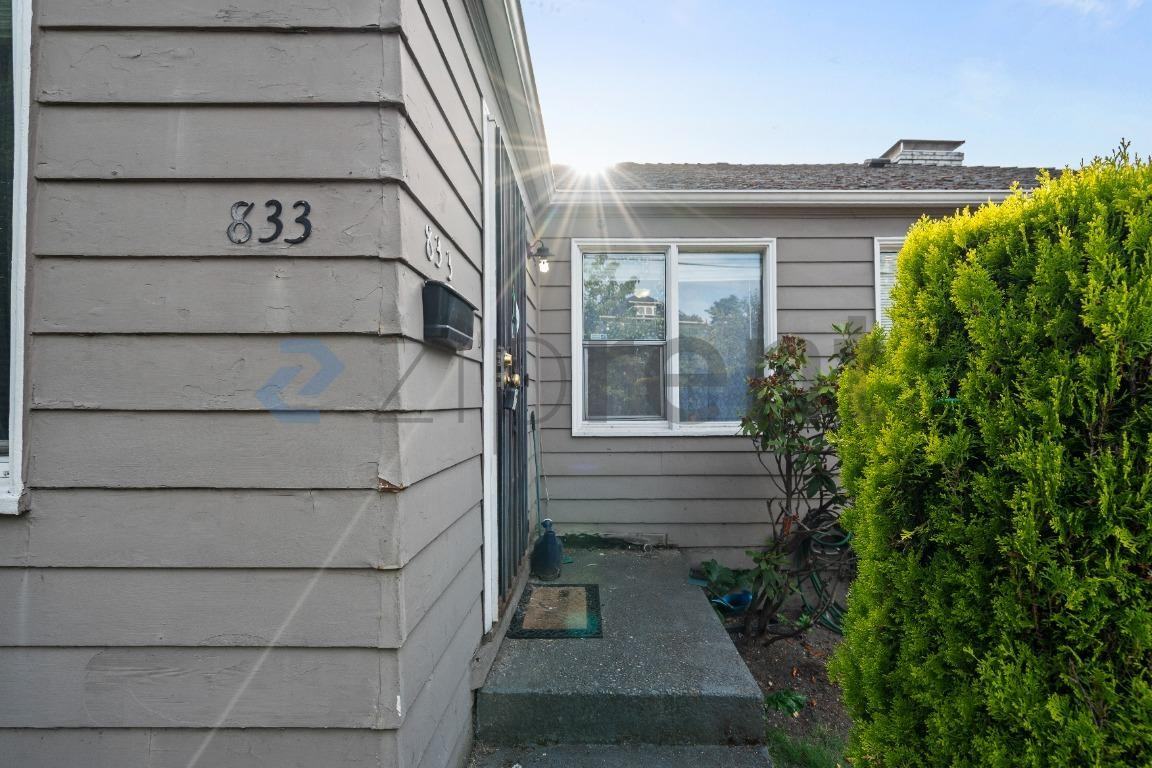 833 16th Ave - Photo 4 of 25