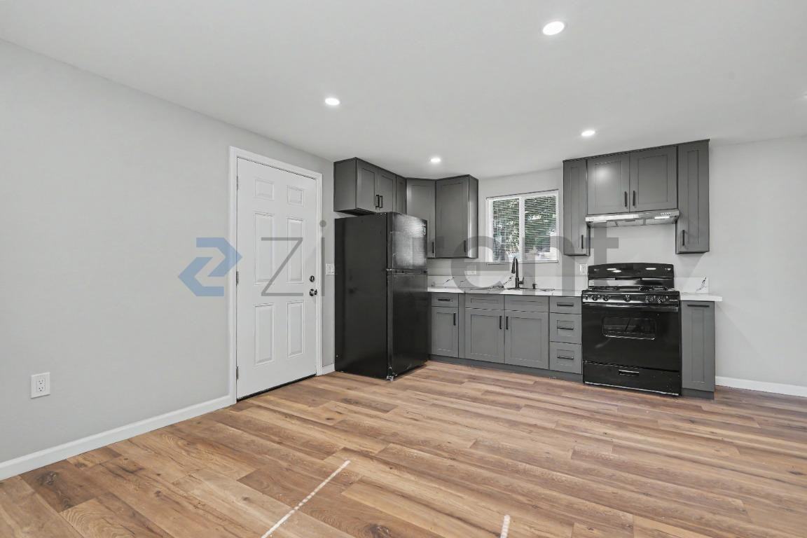 1204 W 50th St - Photo 5 of 18