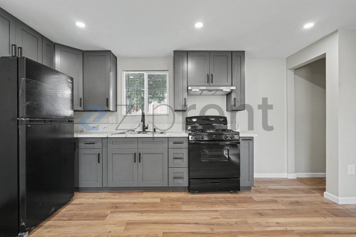 1204 W 50th St - Photo 6 of 18