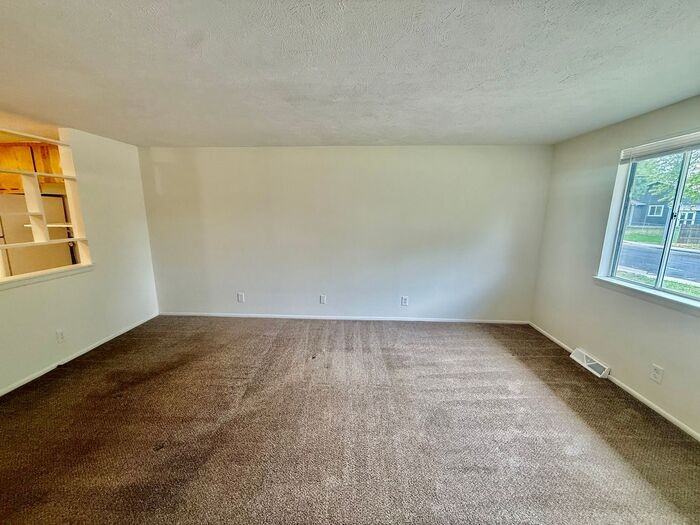 1083 Winona Dr - Photo 2 of 21