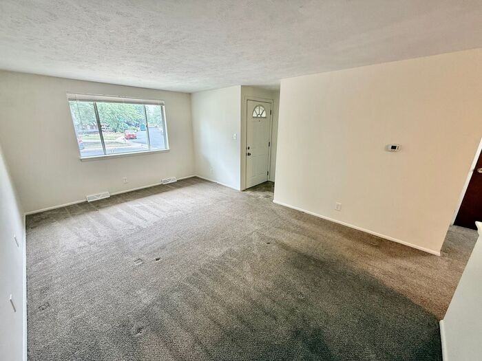 1083 Winona Dr - Photo 4 of 21