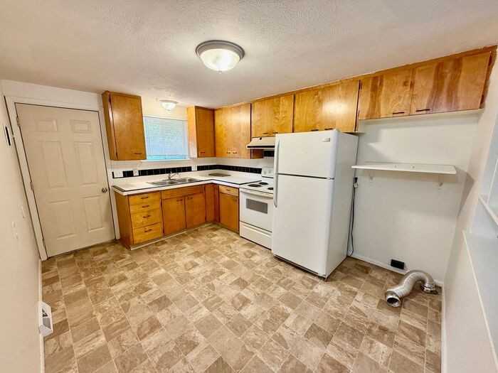 1083 Winona Dr - Photo 5 of 21