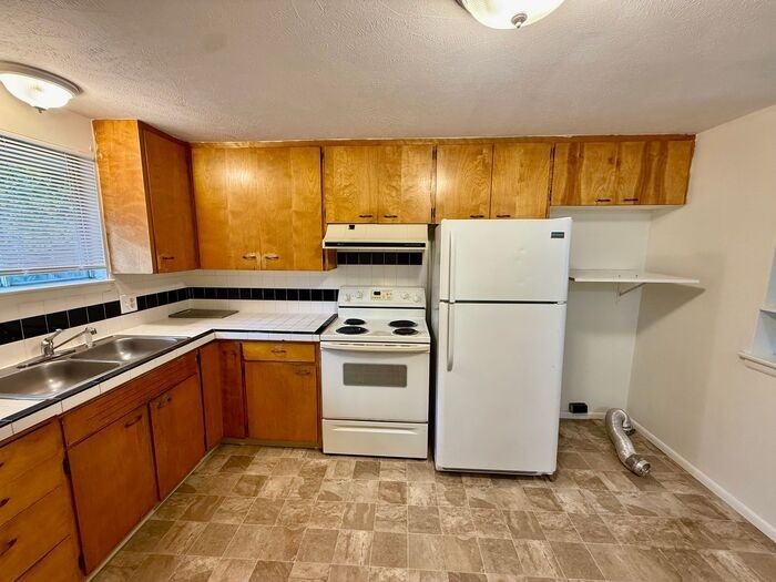 1083 Winona Dr - Photo 6 of 21