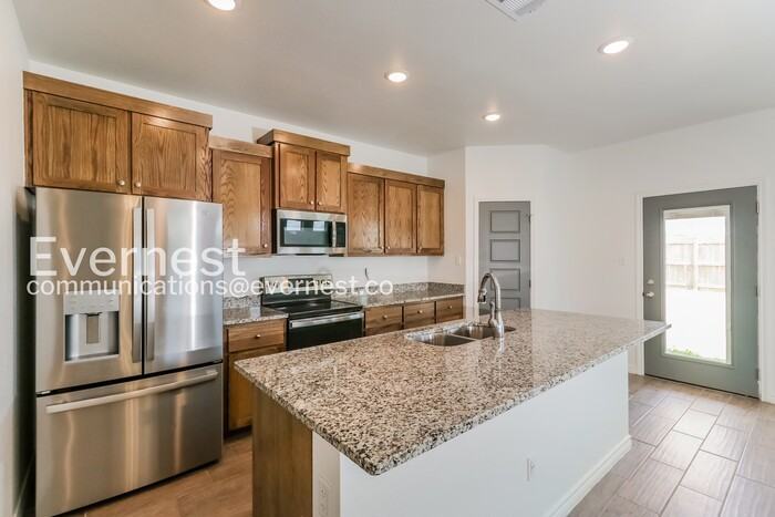 845 Freedom Cir - Photo 3 of 20