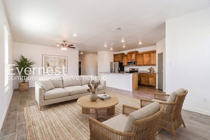 845 Freedom Cir - Photo 5 of 20
