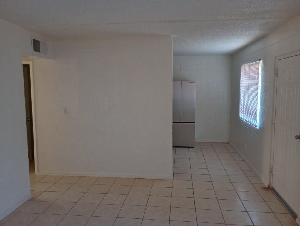 401 N D St #11 - Photo 2 of 14