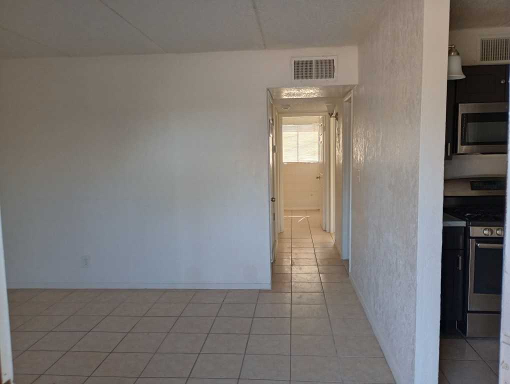401 N D St #11 - Photo 3 of 14