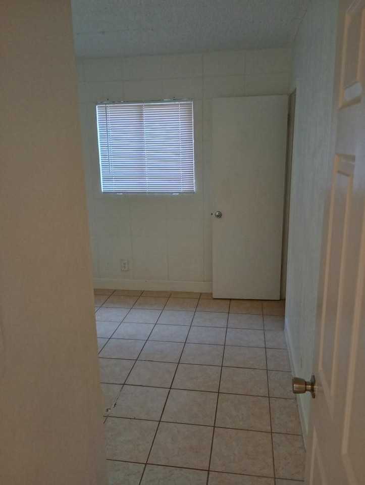 401 N D St #11 - Photo 5 of 14