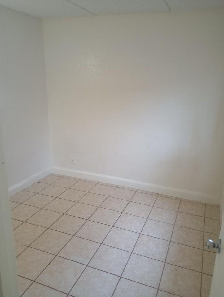 401 N D St #11 - Photo 7 of 14