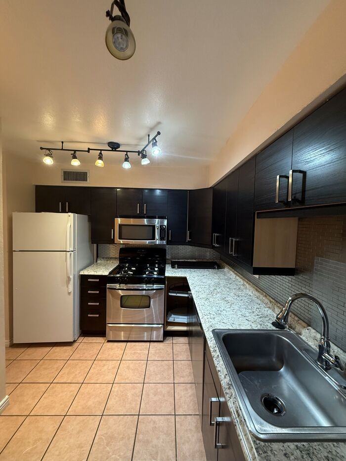 2755 W Anklam Rd #B - Photo 3 of 23