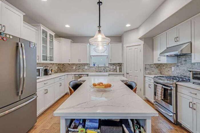1516 Solitaire St - Photo 3 of 48