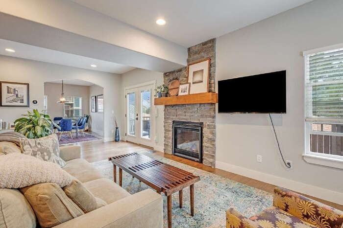 1516 Solitaire St - Photo 7 of 48