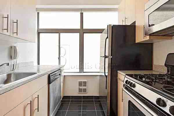 90 Washington St #3T - Photo 2 of 5