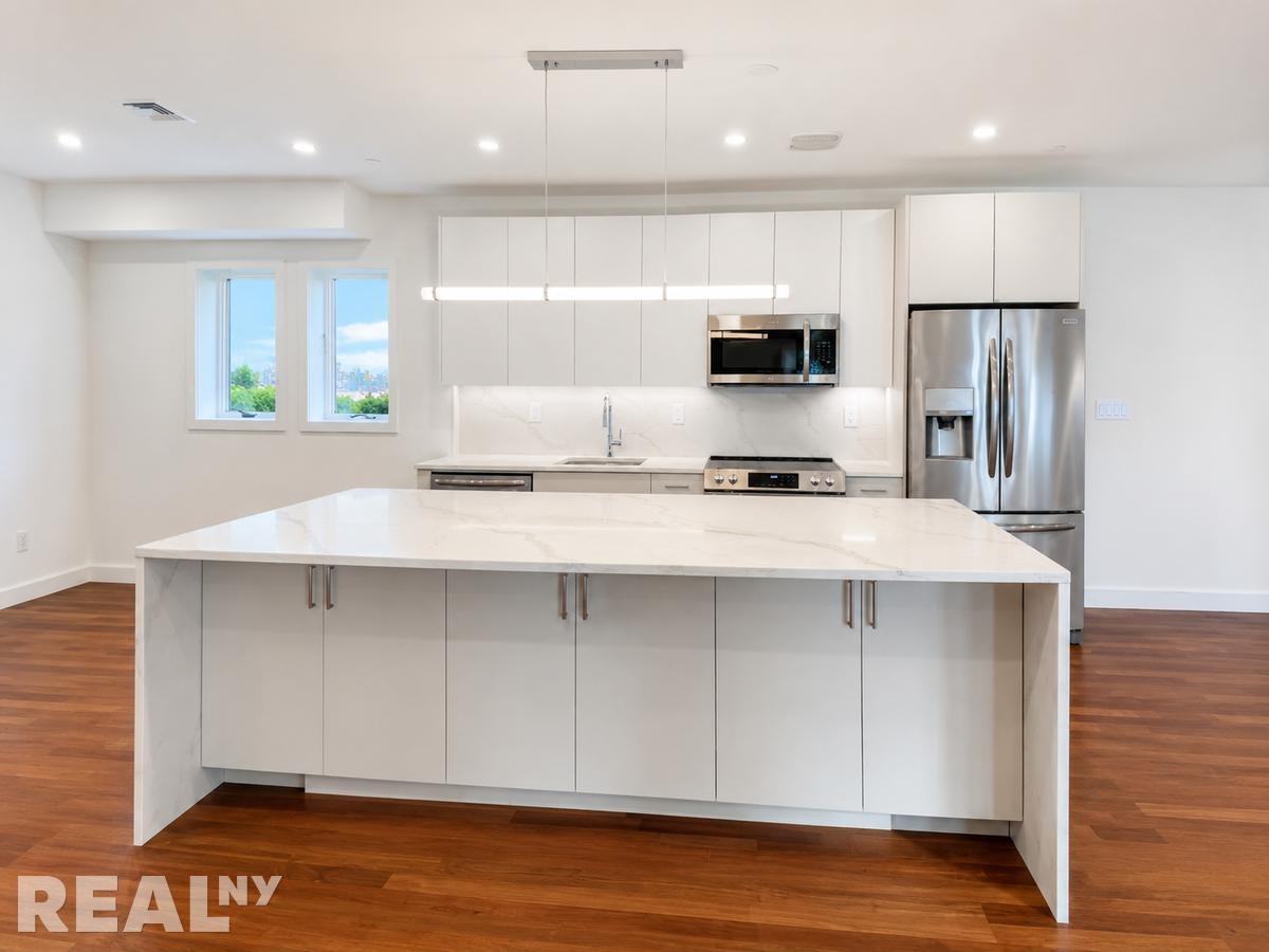 20 Terrace Pl #PH1 - Photo 5 of 17