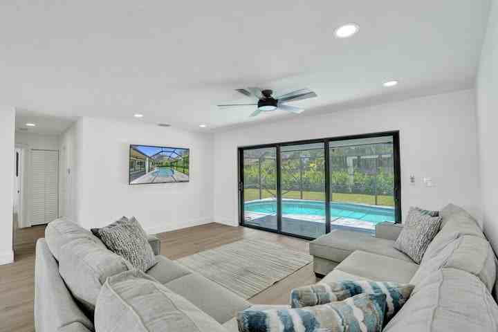 840 Southwest 3rd Street - Photo 6 of 8