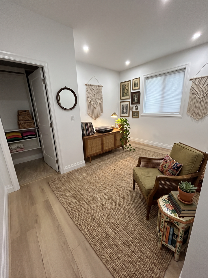 3230 144 Street - Photo 4 of 8