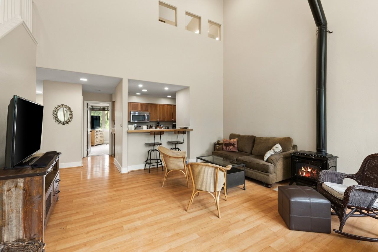 562 Evans Ct #MAIN - Photo 3 of 40