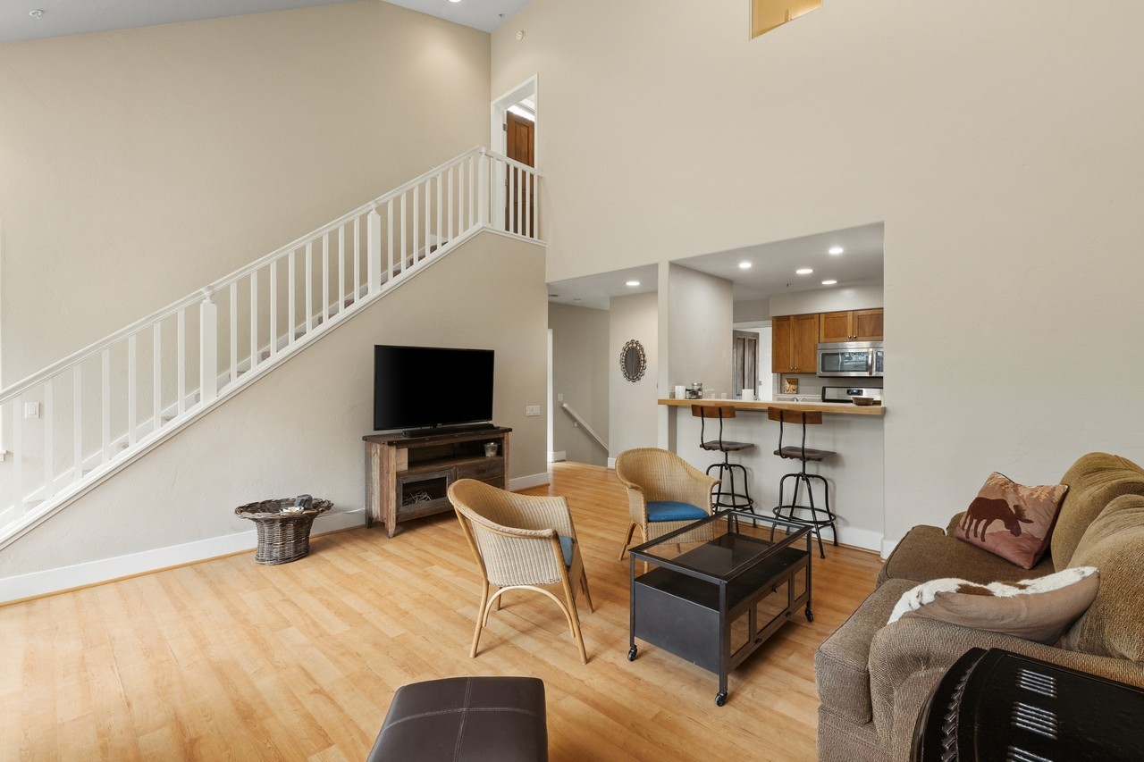 562 Evans Ct #MAIN - Photo 5 of 40