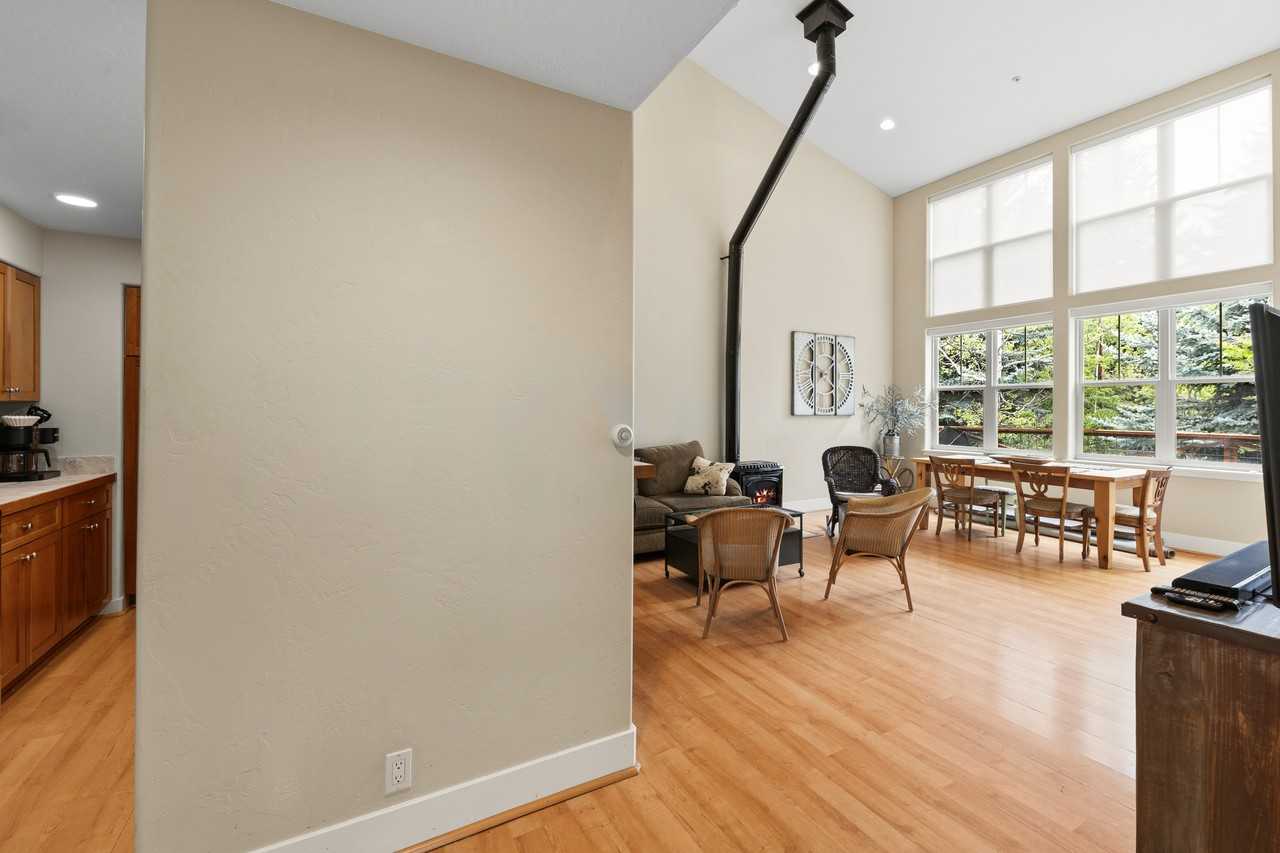 562 Evans Ct #MAIN - Photo 6 of 40