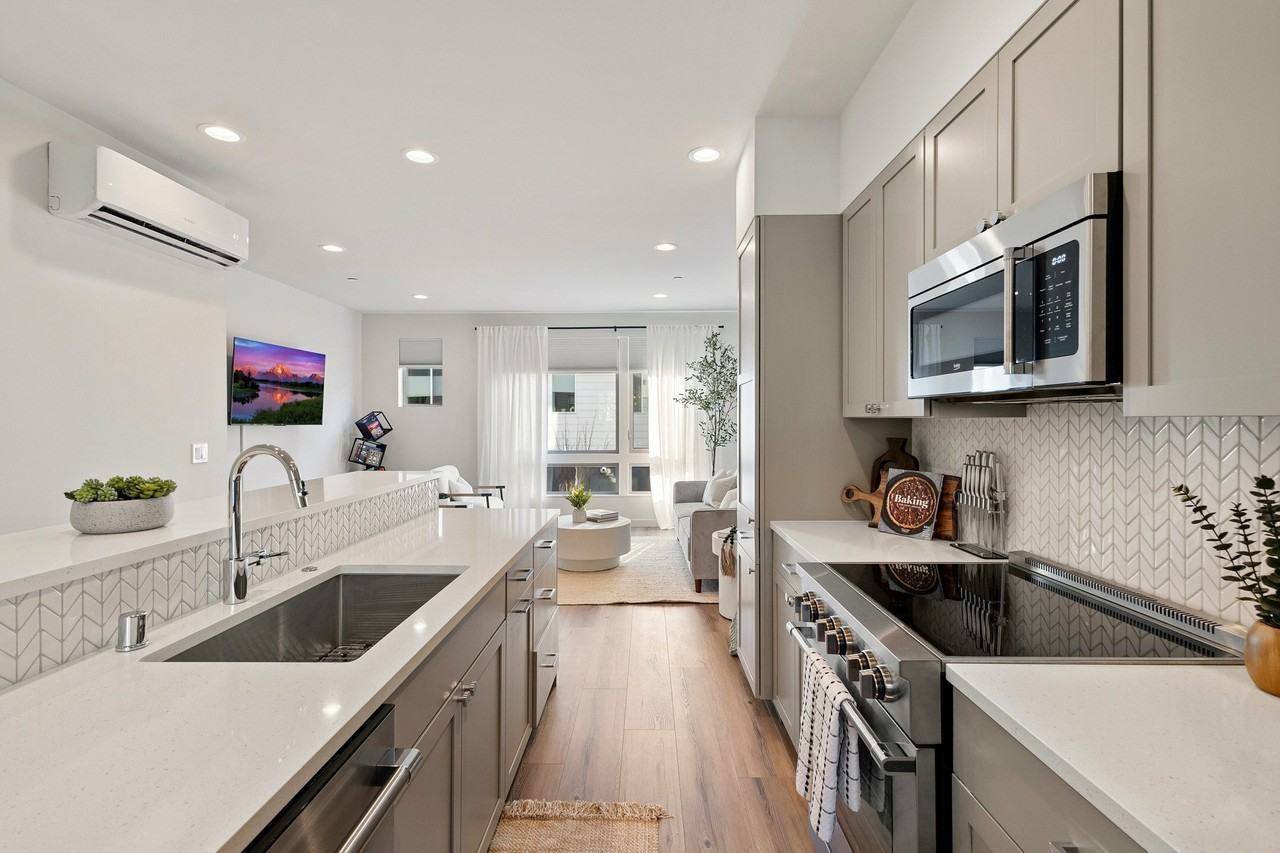 18007 3rd Ave Ne - Photo 4 of 33