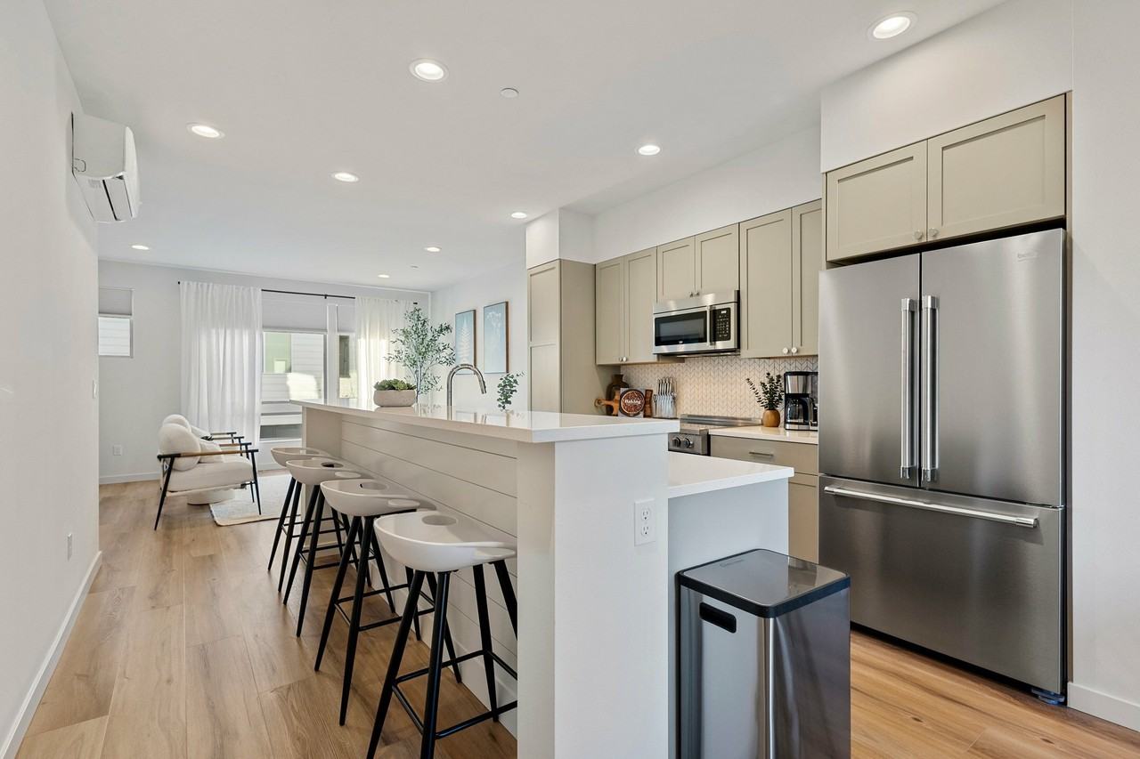18007 3rd Ave Ne - Photo 6 of 33