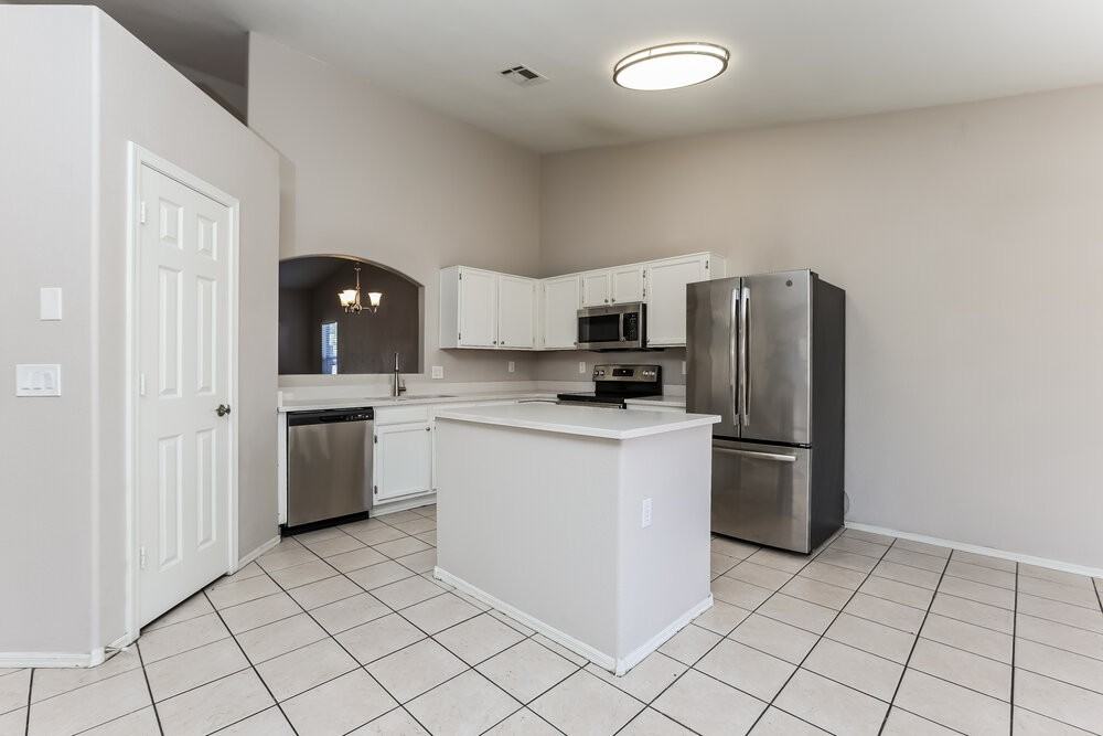 5307 N 79th Dr - Photo 6 of 16