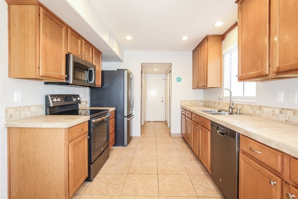 536 E Marco Polo Rd - Photo 5 of 17