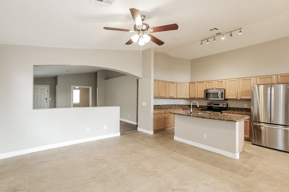 1079 E Yuma Ave - Photo 6 of 16