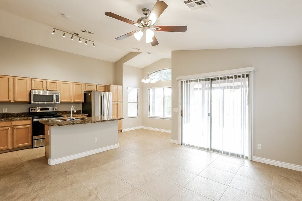 1079 E Yuma Ave - Photo 7 of 16