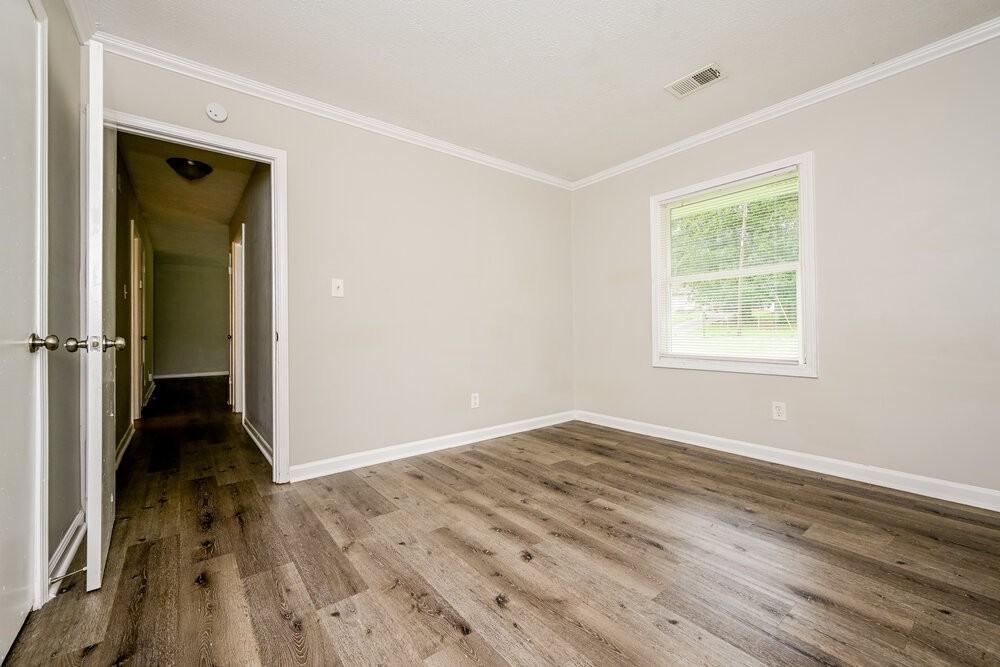 494 Clara Dr - Photo 5 of 17