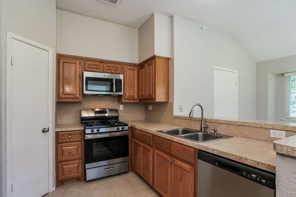 9723 Orangevale Dr - Photo 5 of 16
