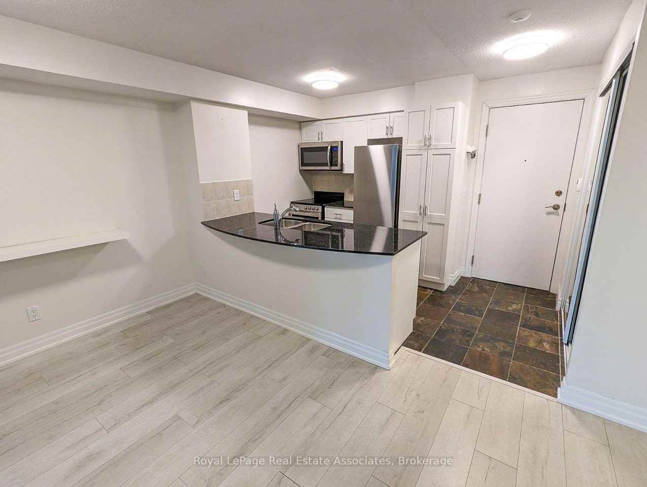 2121 Lake Shore Boulevard West - Photo 2 of 25