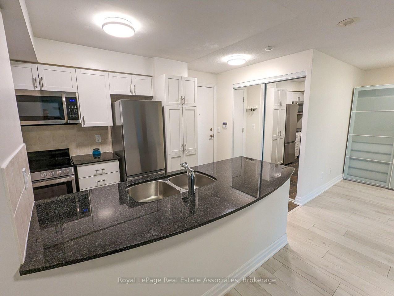 2121 Lake Shore Boulevard West - Photo 5 of 25