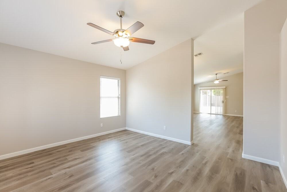 8643 E Capri Ave - Photo 4 of 16