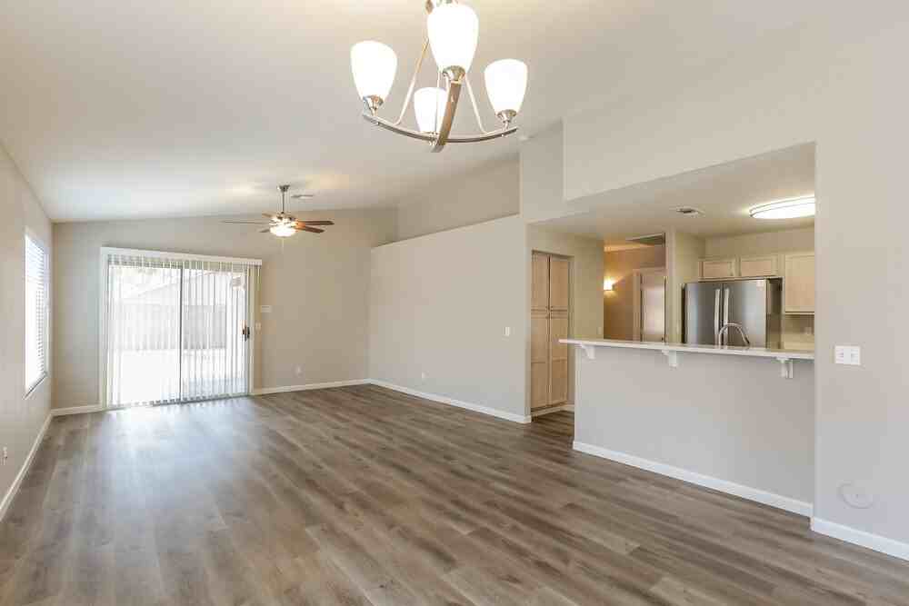 8643 E Capri Ave - Photo 5 of 16