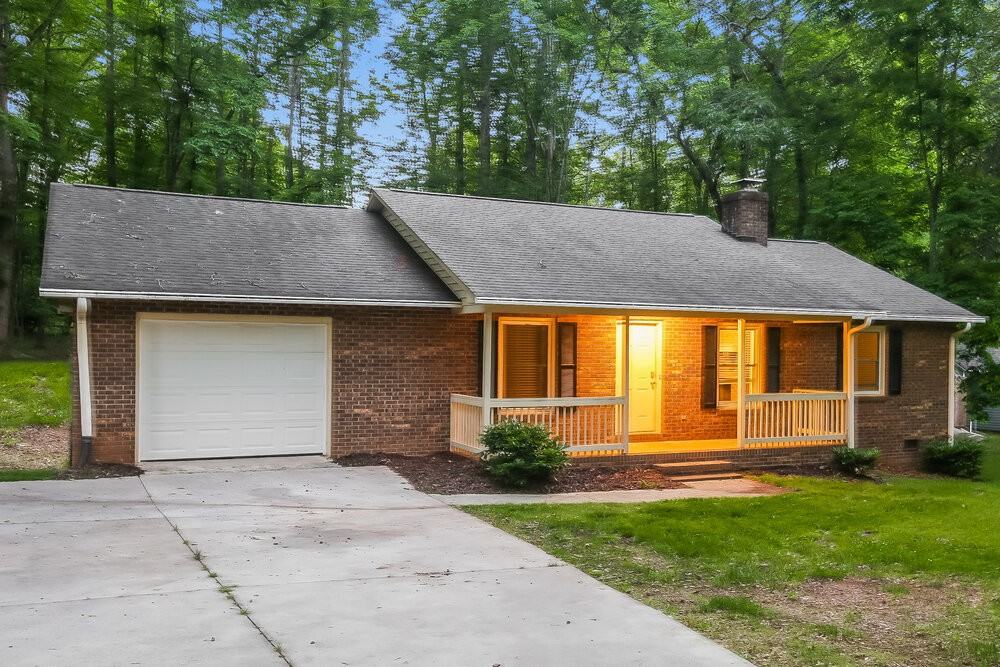 431 Hillcrest Dr - Photo 4 of 16