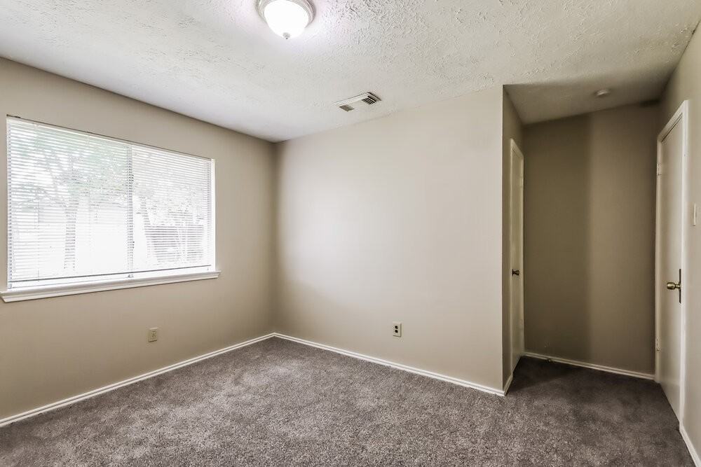 901 Briarcreek Dr - Photo 5 of 16